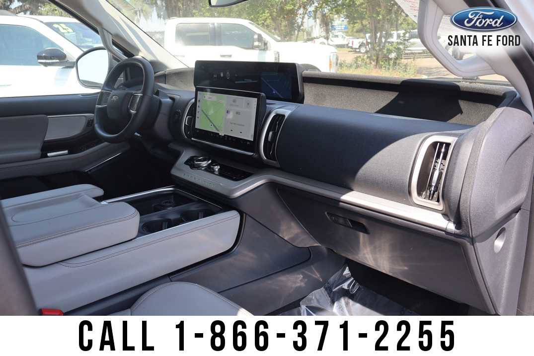 Used 2025 Ford Expedition Active RWD image 25