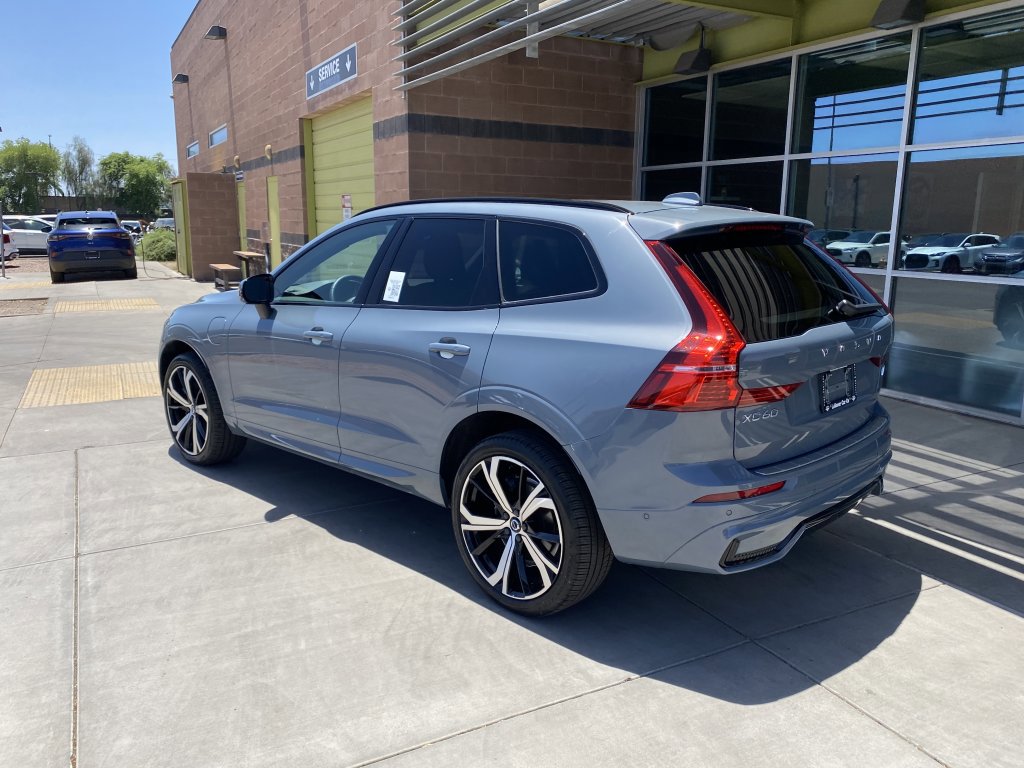 Used 2022 Volvo XC60 T8 R-Design w/ Advanced Package AWD/4WD image 3
