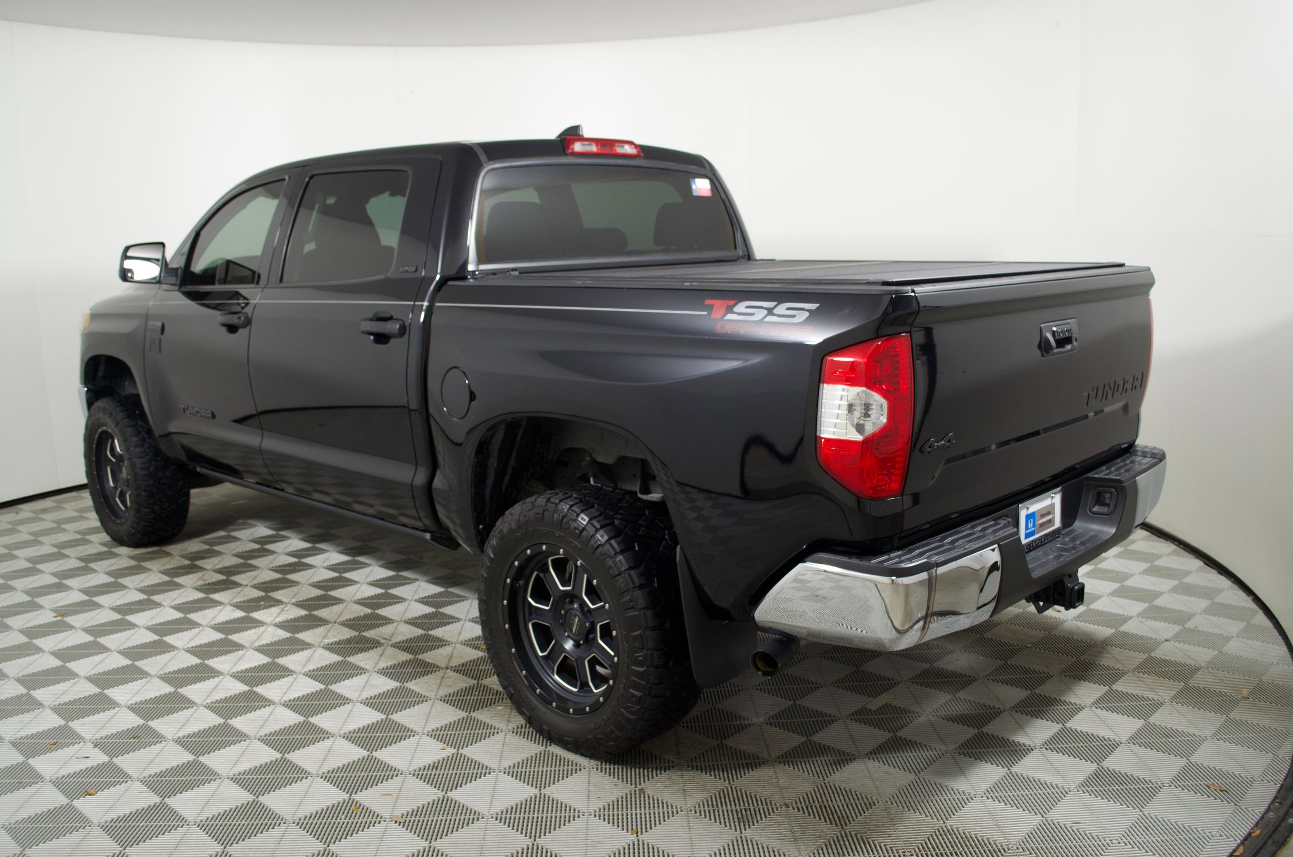 Used 2020 Toyota Tundra SR5 w/ SR5 Upgrade Package AWD/4WD image 10