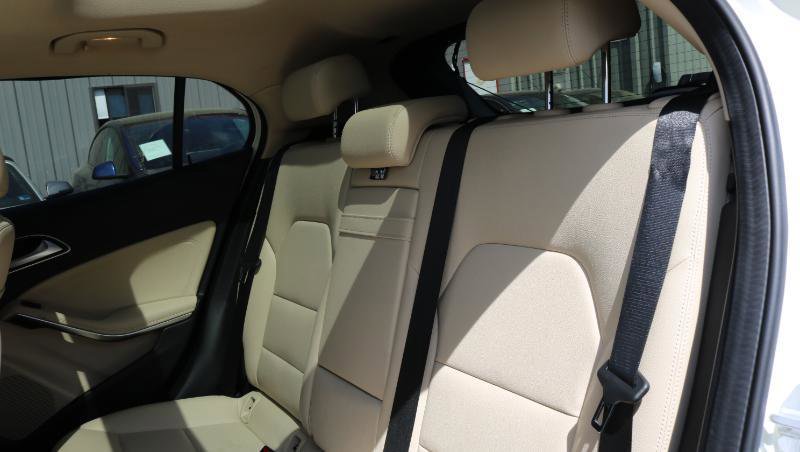 Used 2020 Mercedes-Benz GLA 250 4MATIC w/ Premium Package image 16
