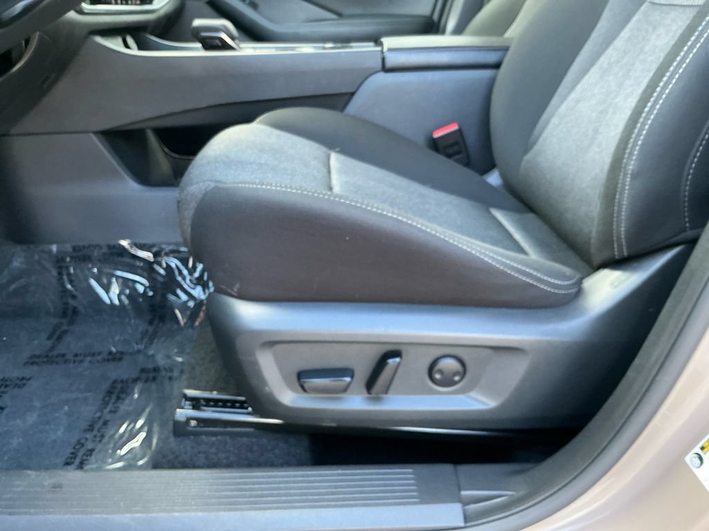 Used 2025 Nissan Rogue SV AWD/4WD image 17