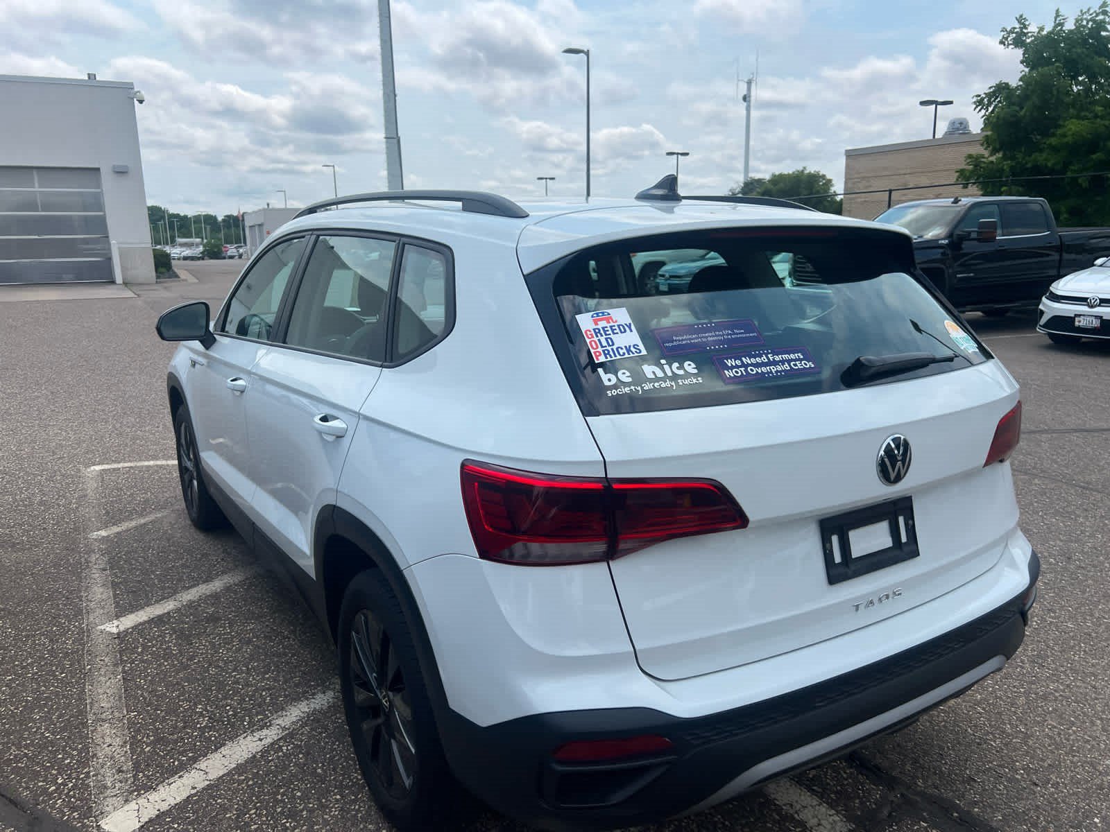 Used 2023 Volkswagen Taos S FWD image 4