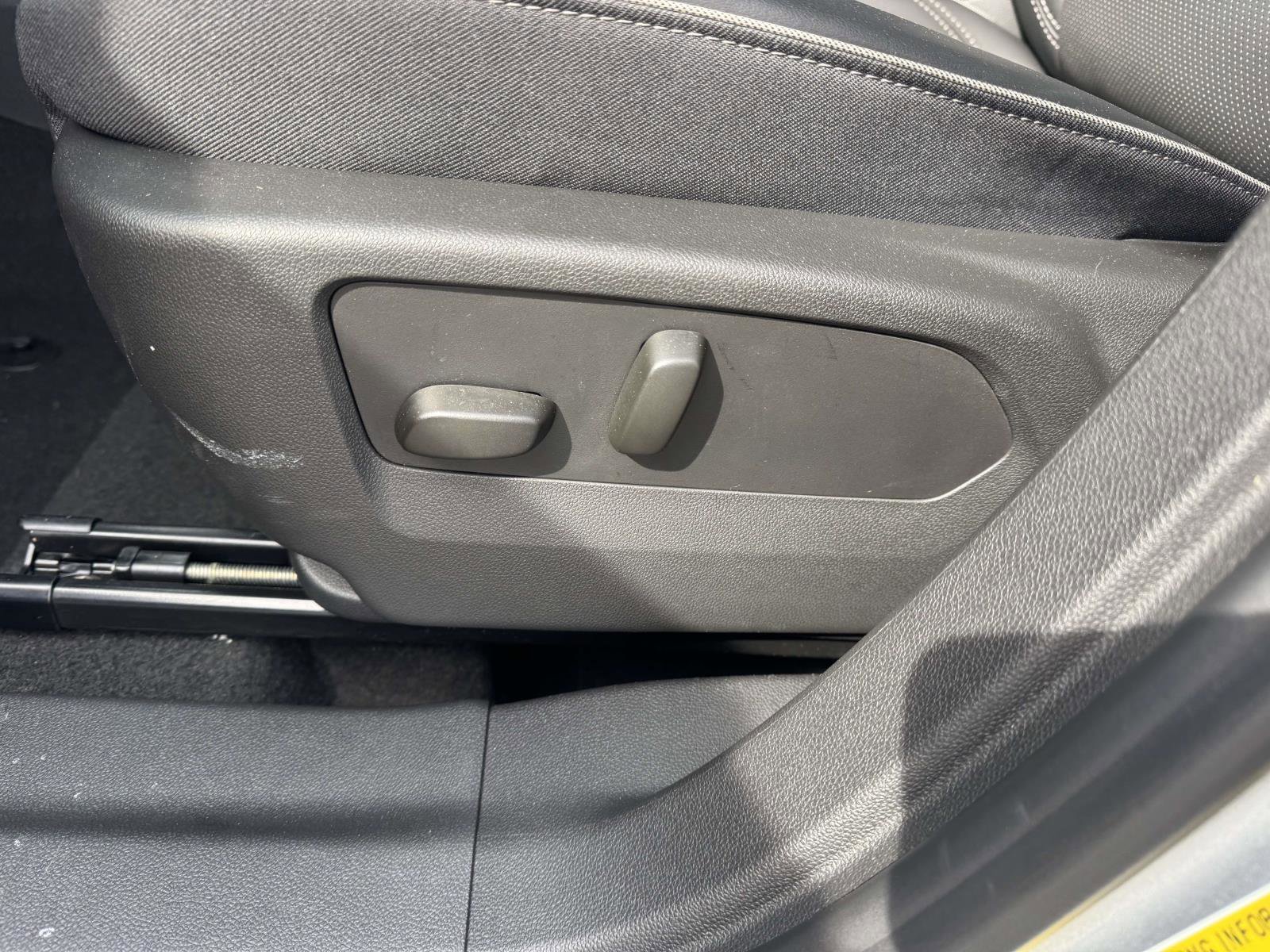 Used 2023 Buick Envision Essence AWD/4WD image 21