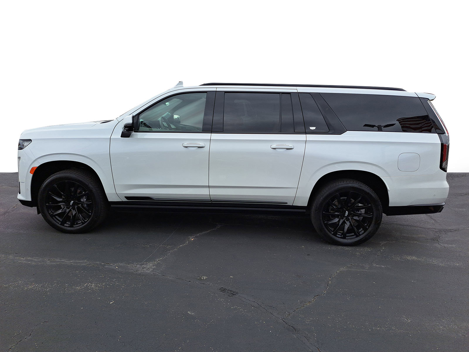 Used 2024 Cadillac Escalade ESV Sport Platinum w/ LPO, ONYX Package image 5