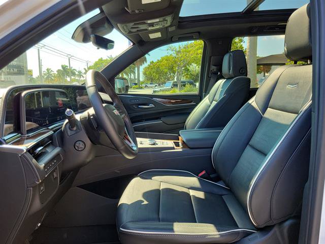 Used 2021 Cadillac Escalade Premium Luxury AWD/4WD image 15