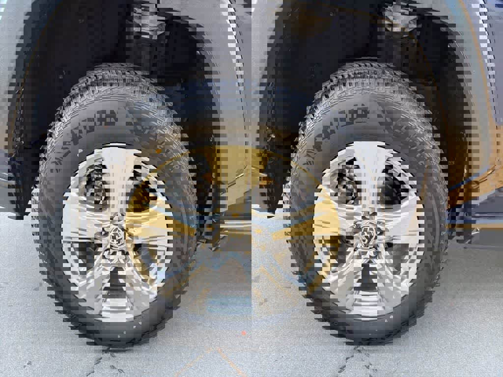 Used 2024 Toyota RAV4 XLE FWD image 23