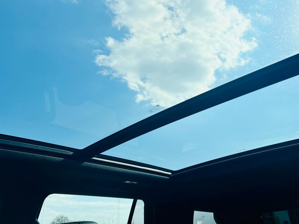 Used 2021 GMC Yukon SLT w/ SLT Premium Package image 30