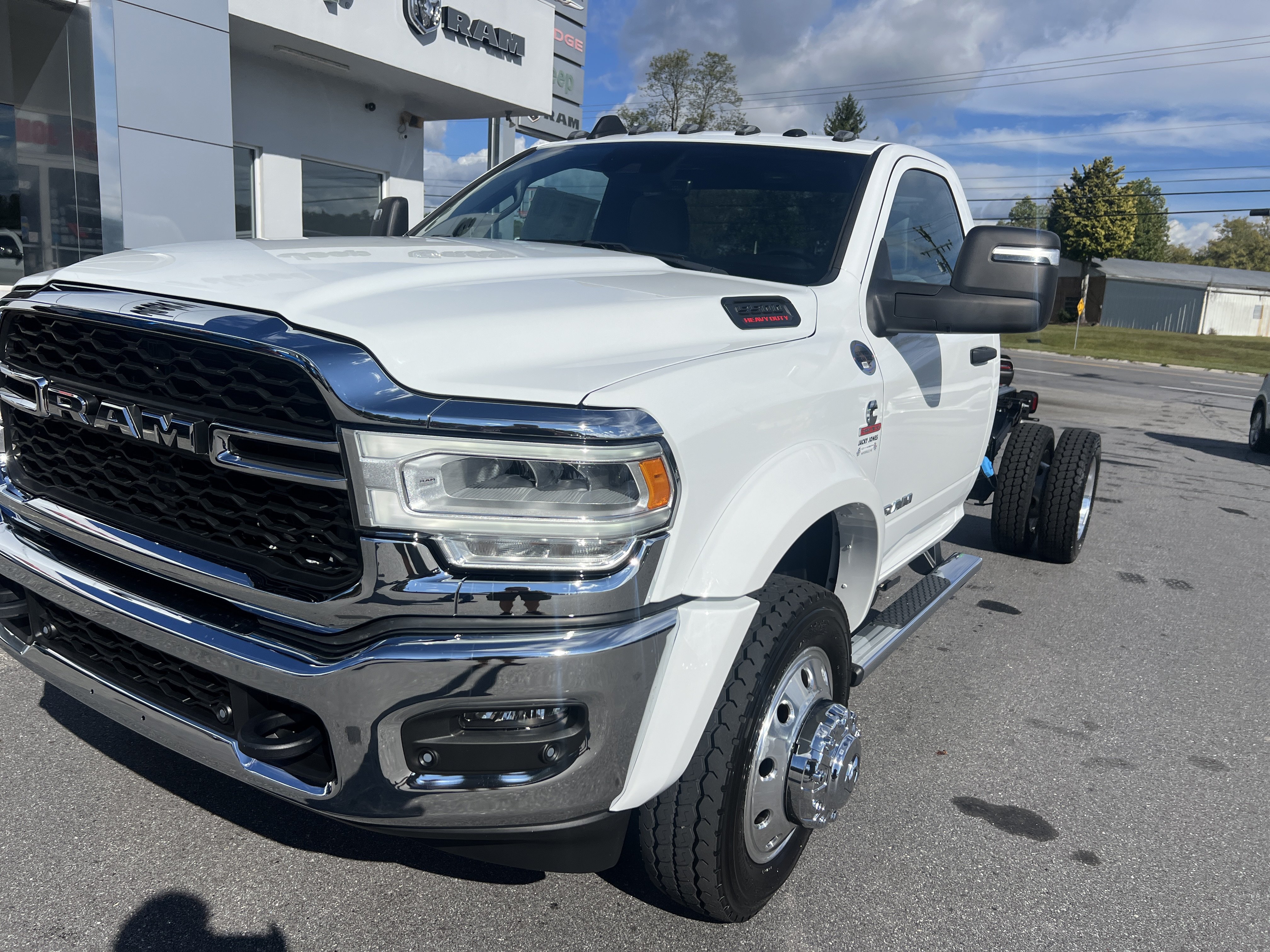Used 2023 RAM 5500 SLT w/ Quick Order Package 2YG SLT AWD/4WD image 6