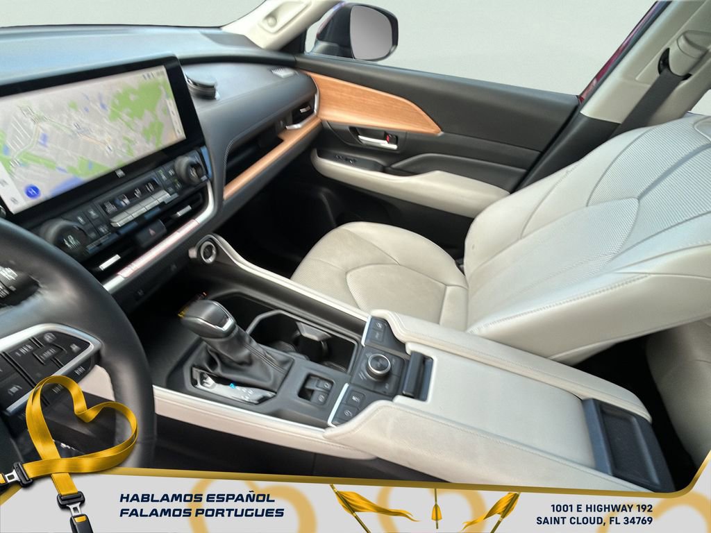 Used 2025 Toyota Grand Highlander AWD image 21