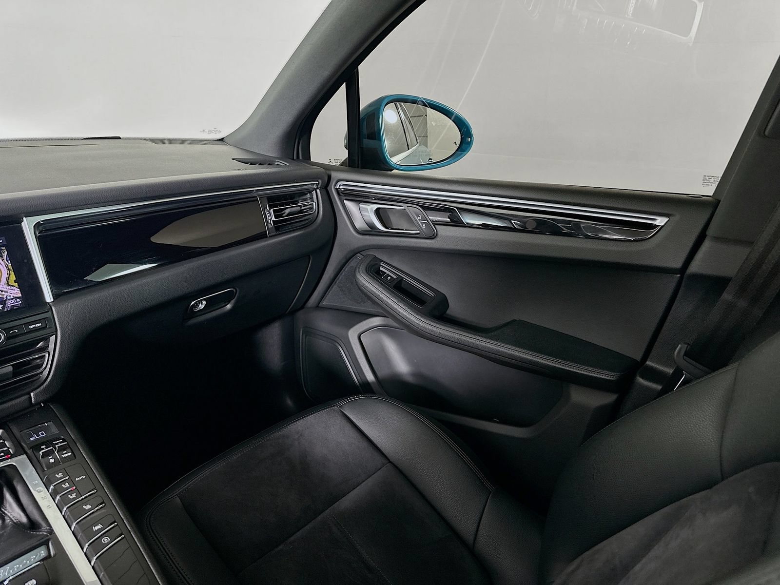 Used 2019 Porsche Macan AWD/4WD image 23