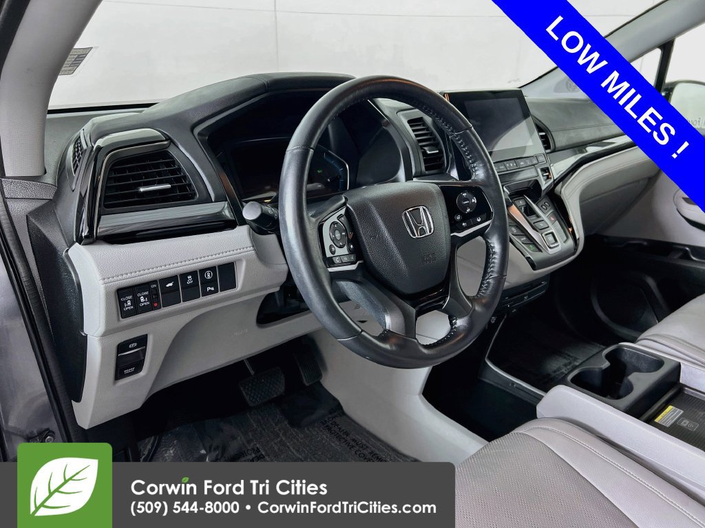 Used 2023 Honda Odyssey Elite image 2