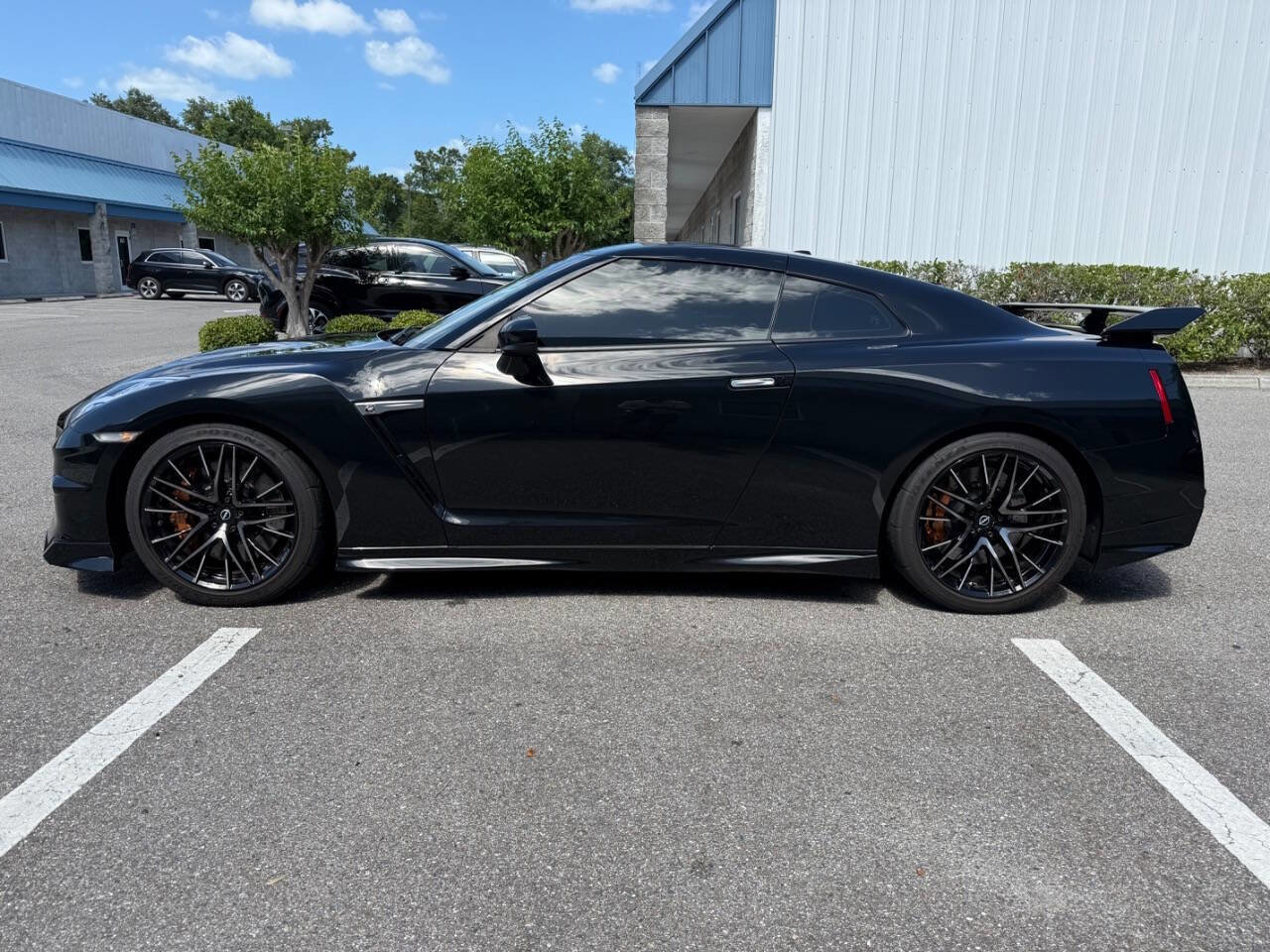 Used 2024 Nissan GT-R Premium w/ Floor Mat Package AWD/4WD image 2