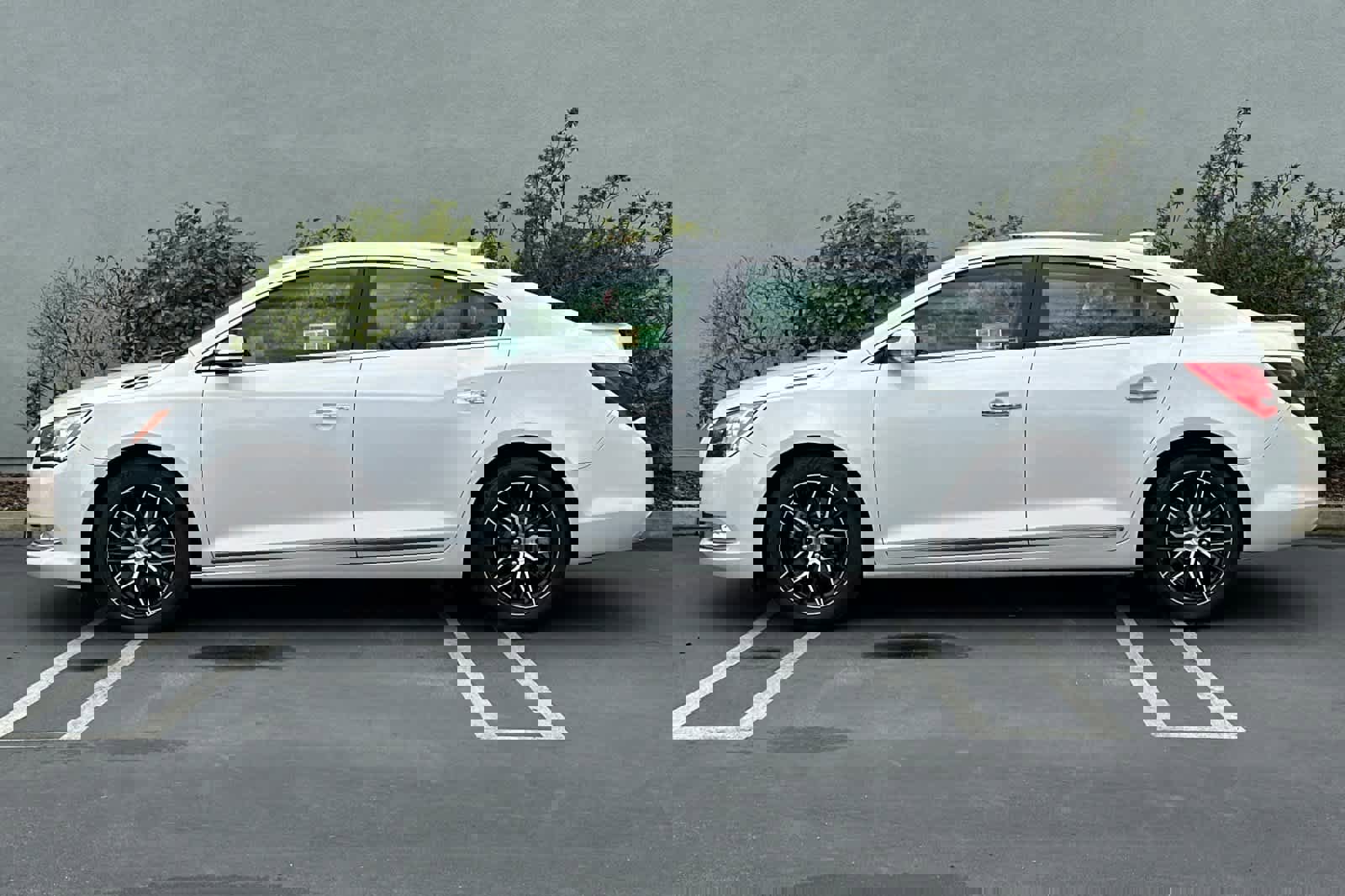 Used 2015 Buick LaCrosse Premium w/ Driver Confidence Package #1 image 9