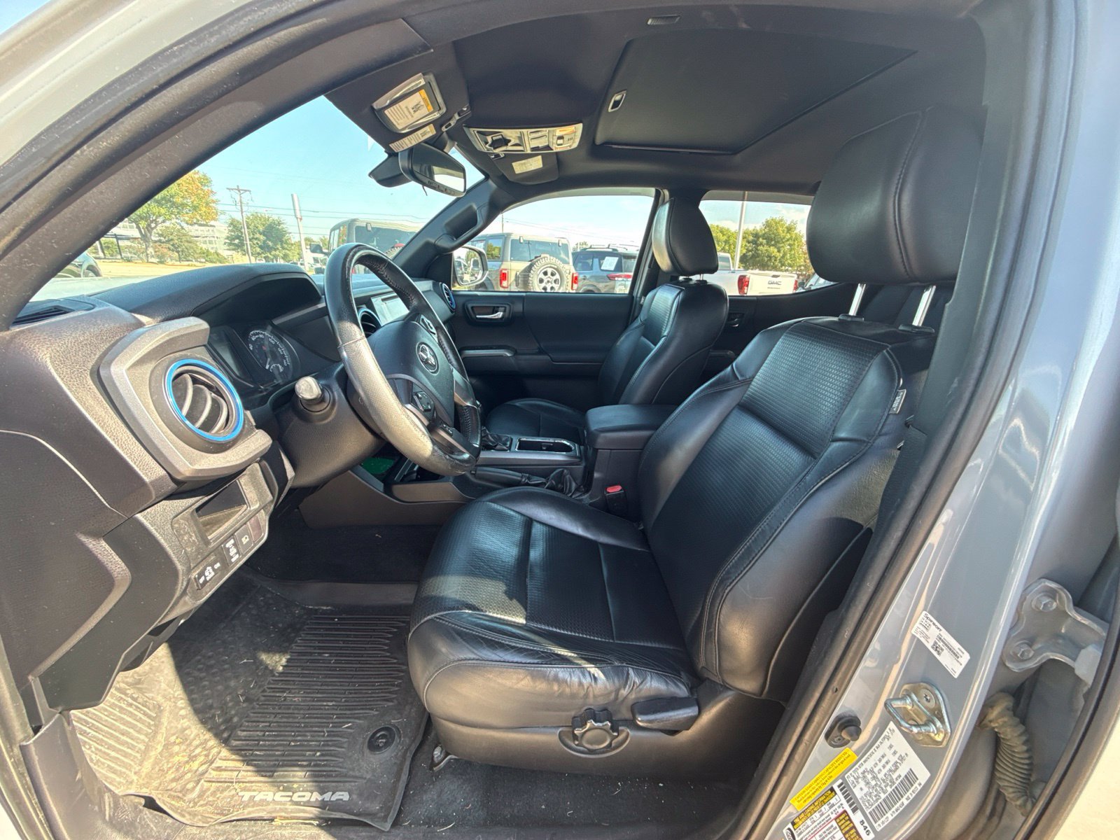 Used 2019 Toyota Tacoma TRD Off-Road AWD/4WD image 11
