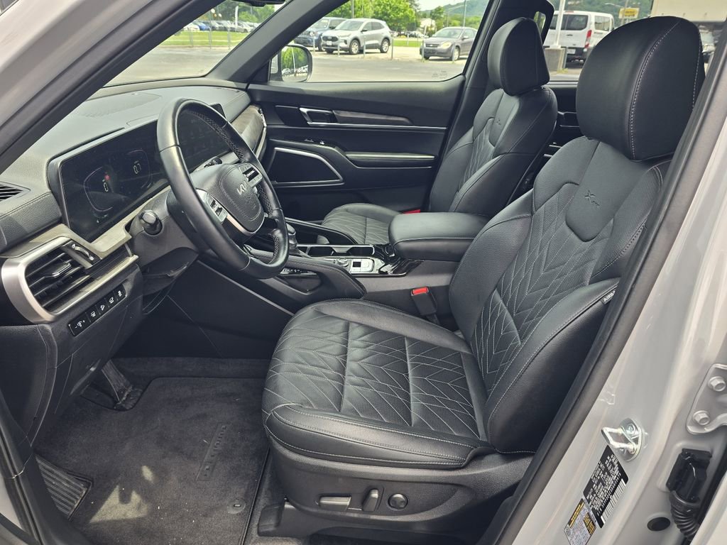 Used 2025 Kia Telluride AWD image 13