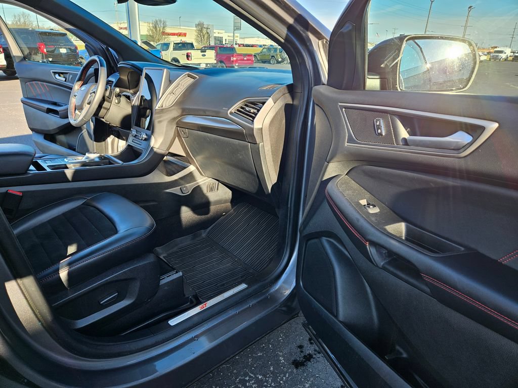 Used 2023 Ford Edge ST-Line w/ Class II Trailer Tow Package AWD/4WD image 27