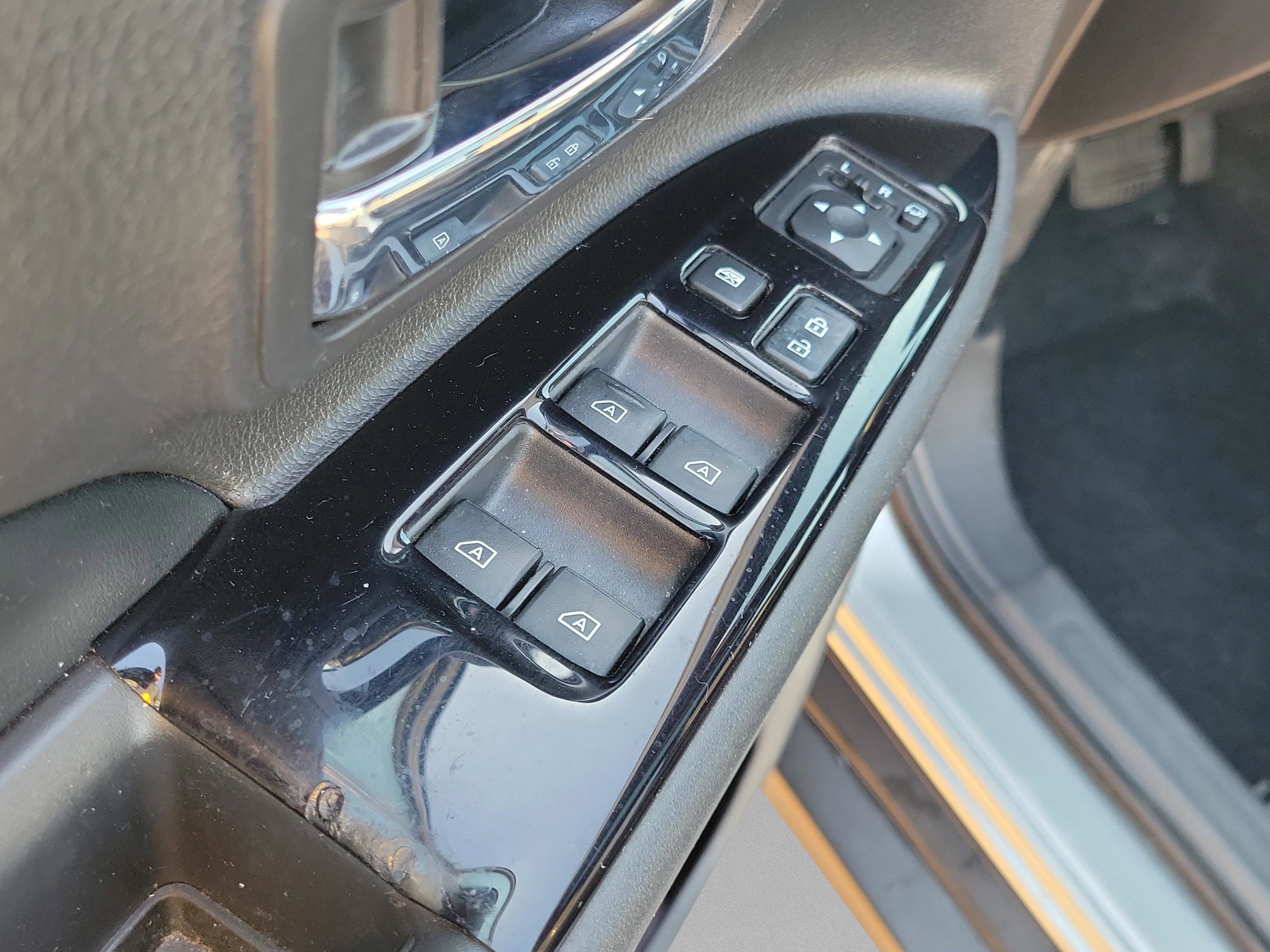 Used 2020 Mitsubishi Outlander SE image 21