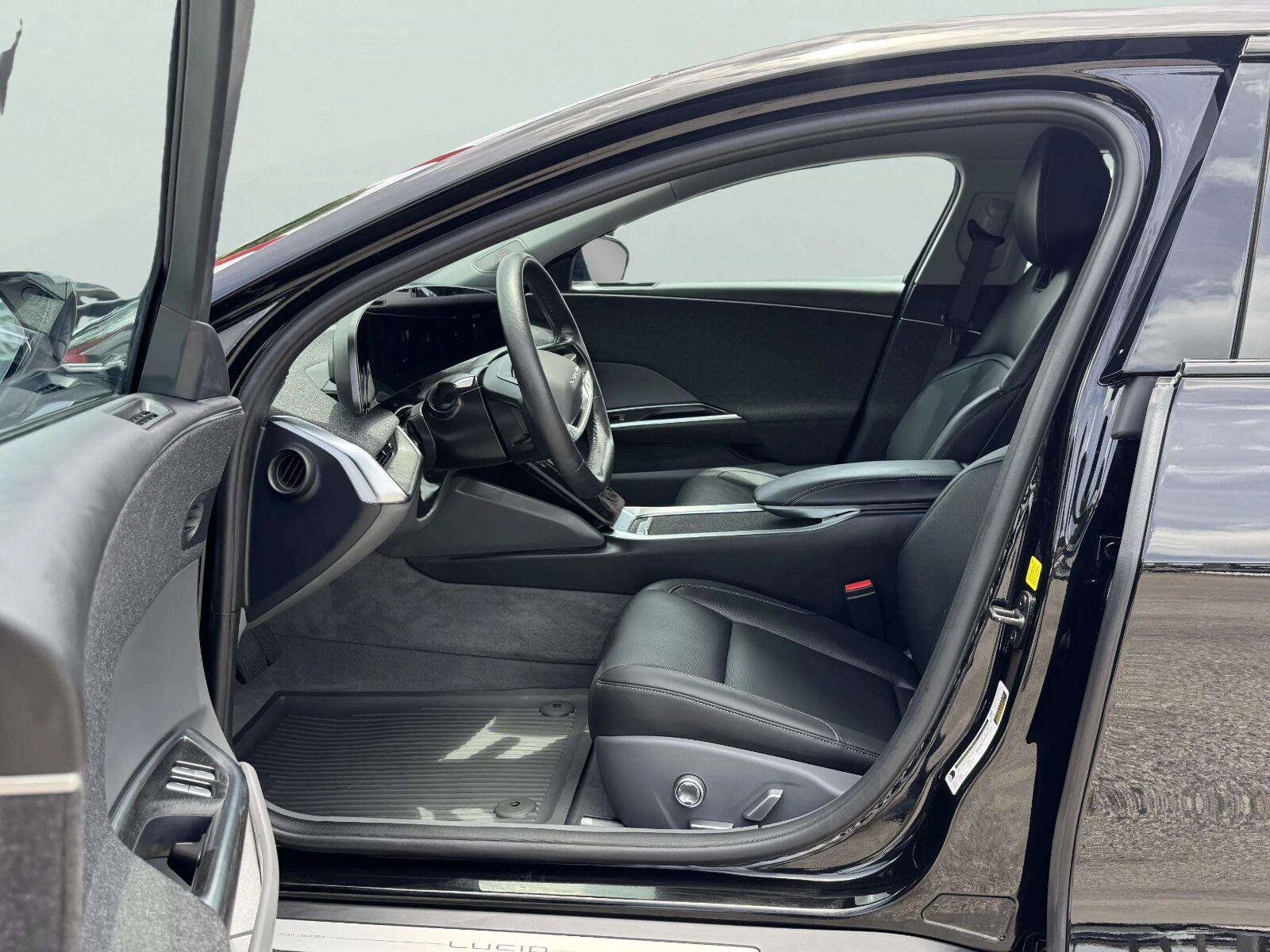 Used 2025 Lucid Air Pure RWD image 17