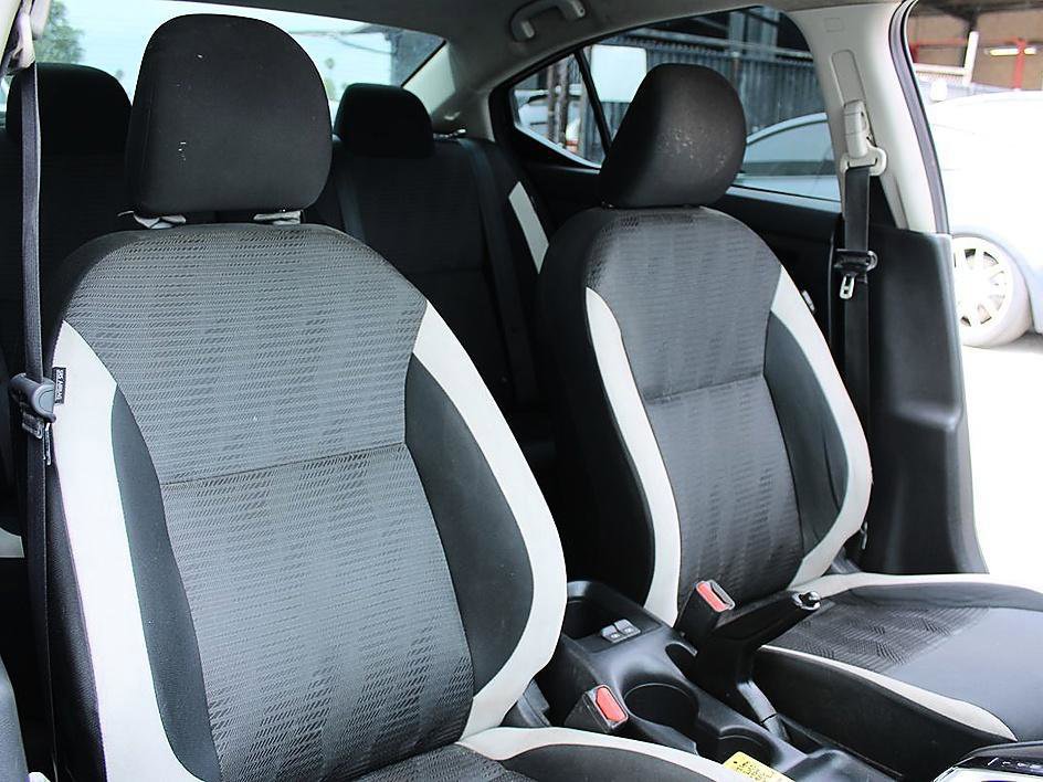 Used 2022 Nissan Versa SV FWD image 11