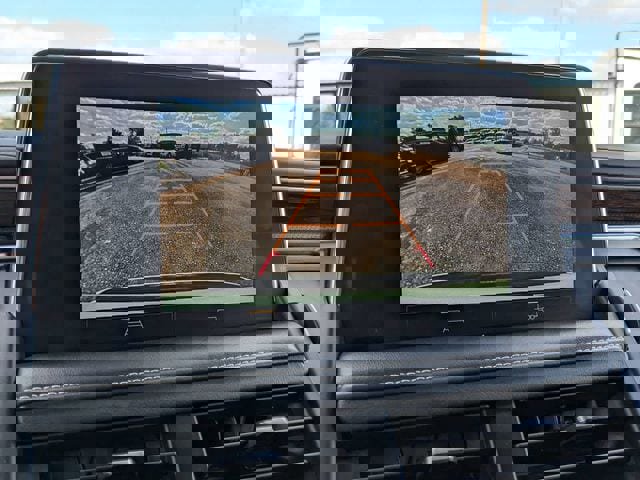 Used 2023 Chevrolet Suburban Premier RWD image 23