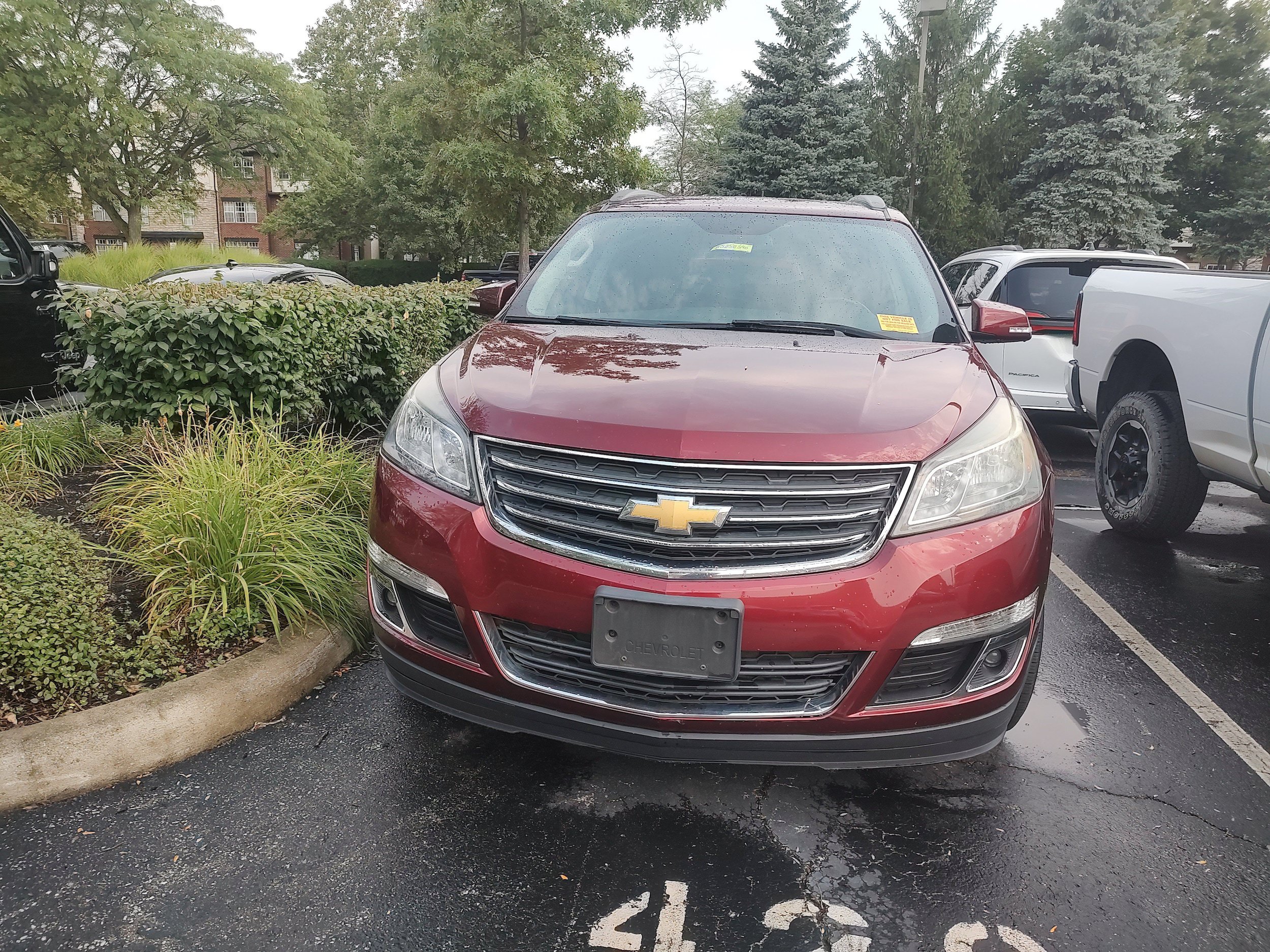 Used 2017 Chevrolet Traverse LT FWD image 2