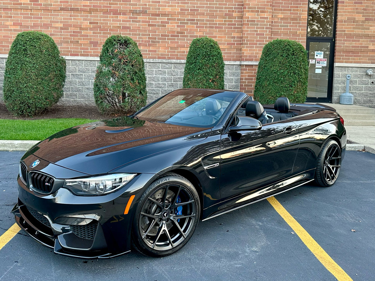 Used 2020 BMW M4 Convertible image 1