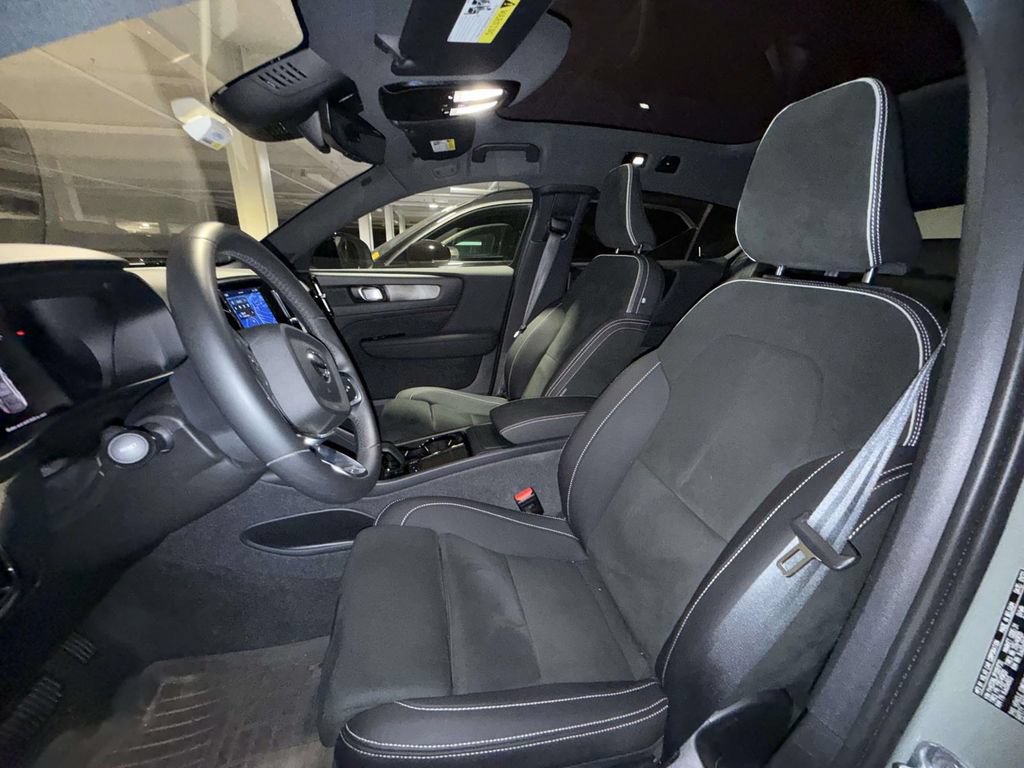 Used 2023 Volvo C40 P8 Recharge Plus w/ Climate Package AWD/4WD image 5