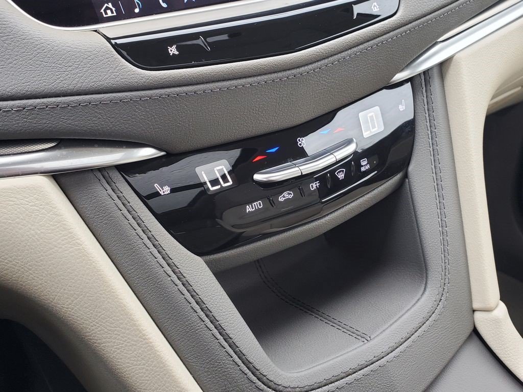 Certified 2024 Cadillac XT5 Premium Luxury w/ LPO, Floor Liner Package AWD/4WD image 29