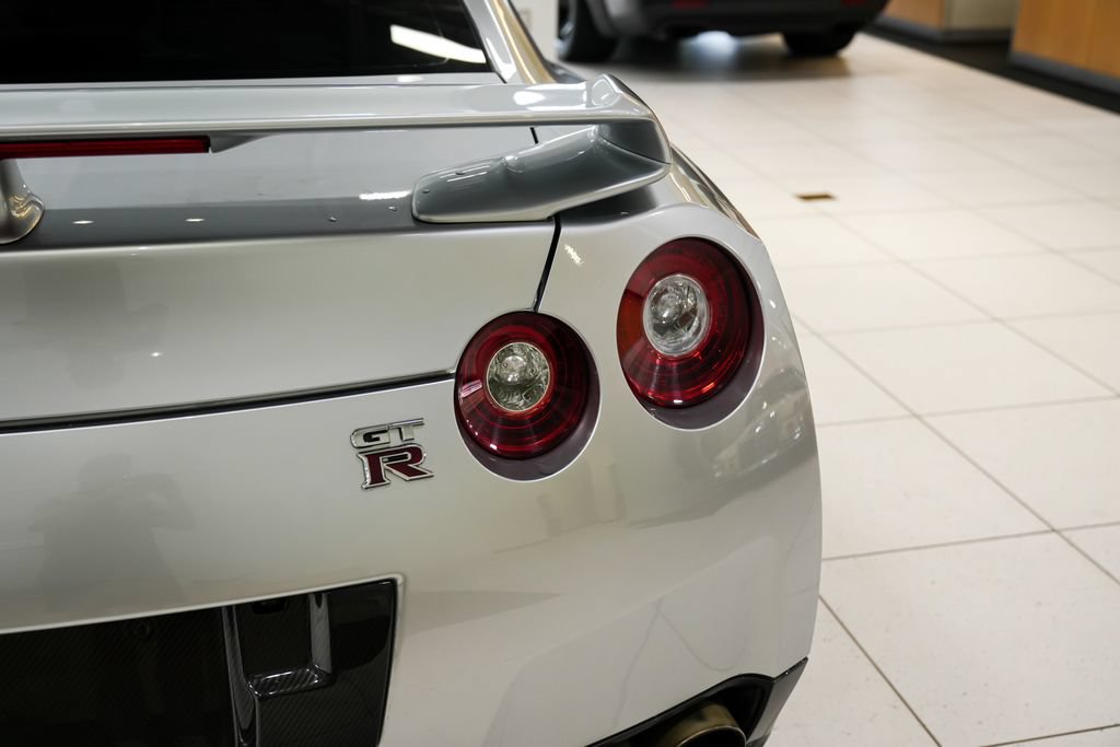 Used 2016 Nissan GT-R Premium AWD/4WD image 12