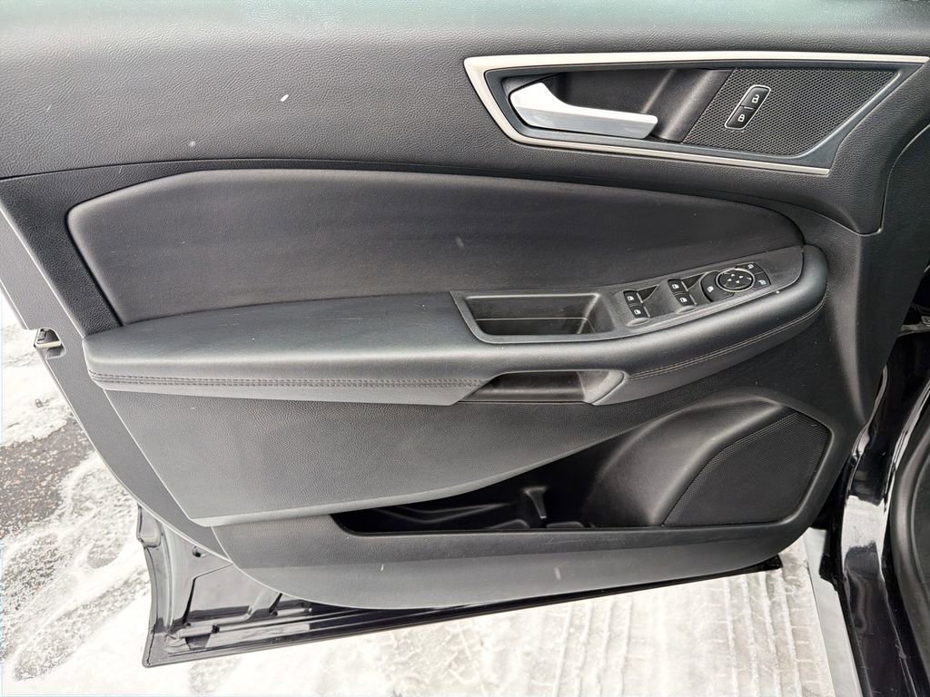 Used 2024 Ford Edge SEL image 10