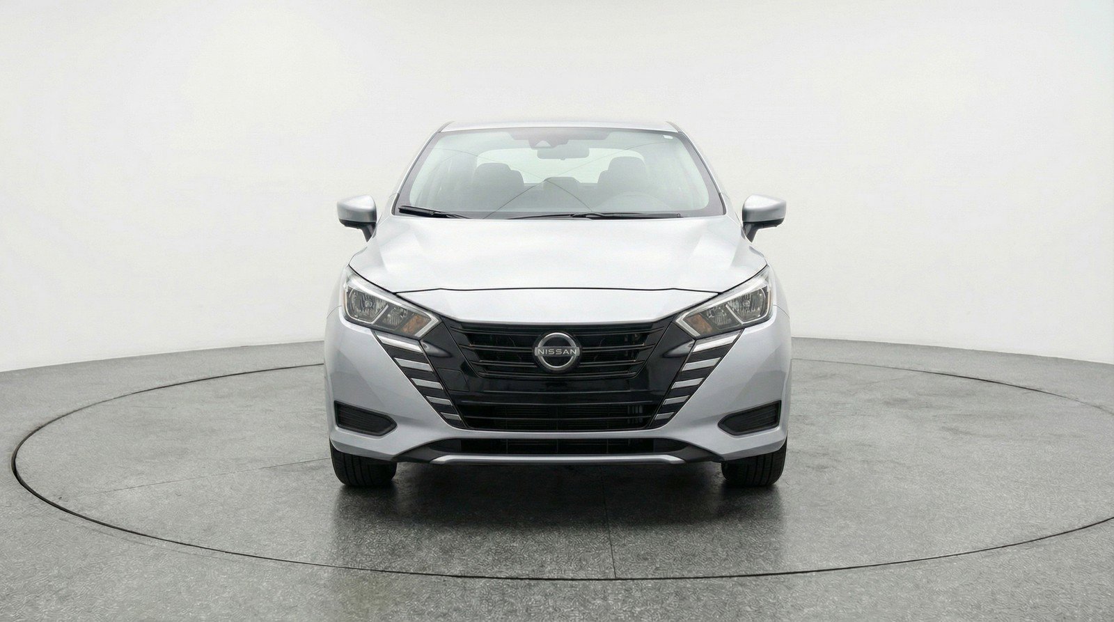 Used 2025 Nissan Versa SV image 2