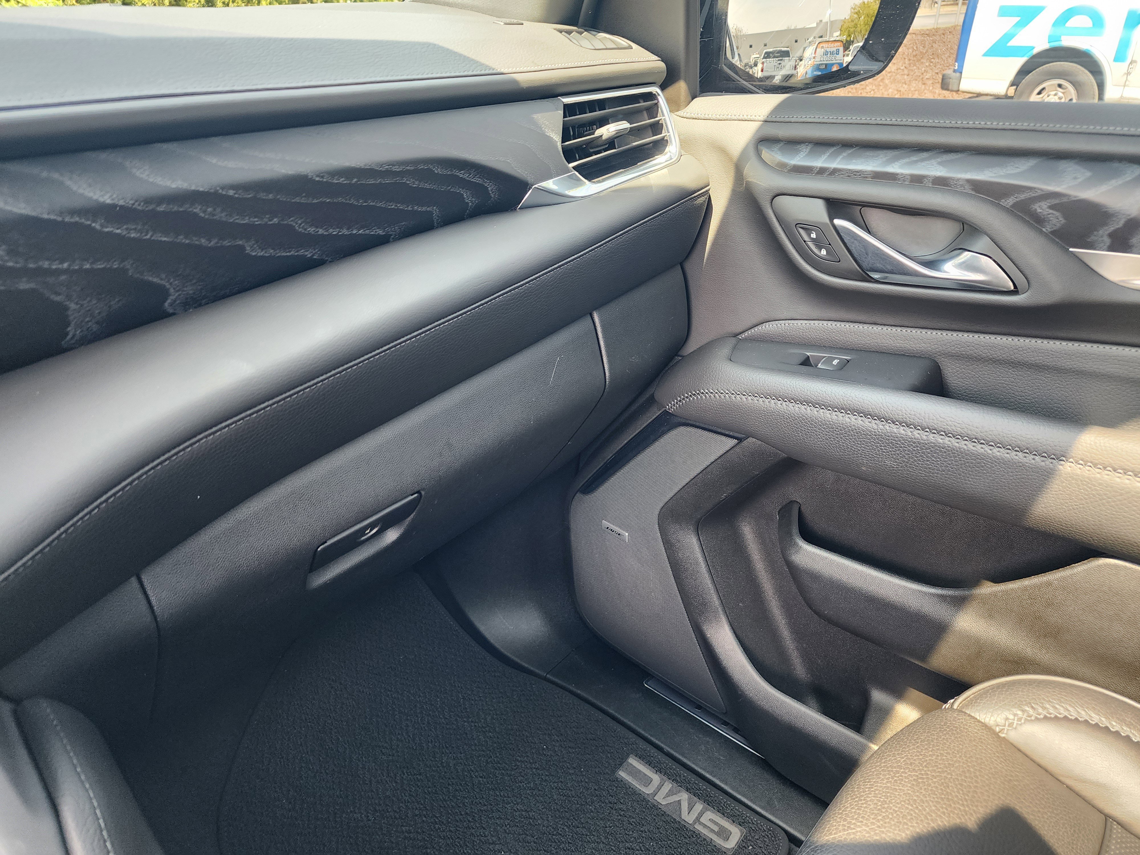 Used 2023 GMC Yukon Denali image 39