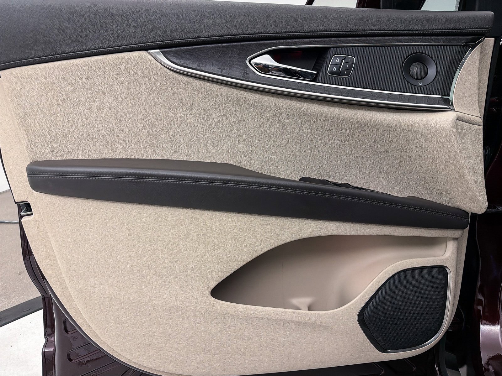 Used 2019 Lincoln Nautilus Reserve image 20