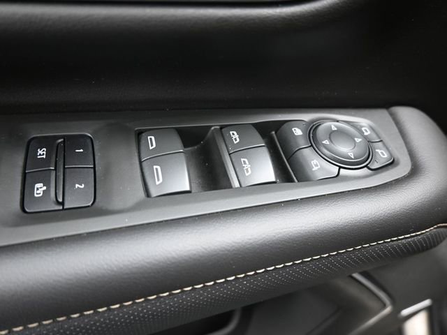 Used 2022 GMC Yukon SLT w/ SLT Premium Package image 13