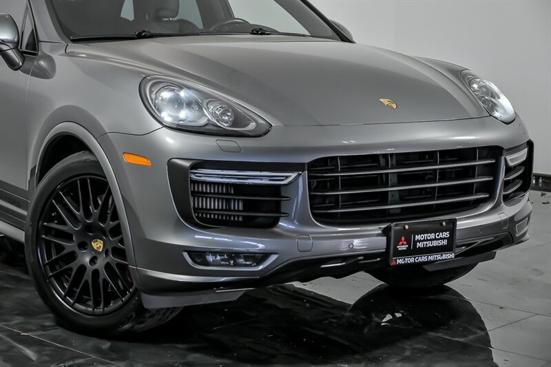 Used 2017 Porsche Cayenne GTS AWD/4WD image 2