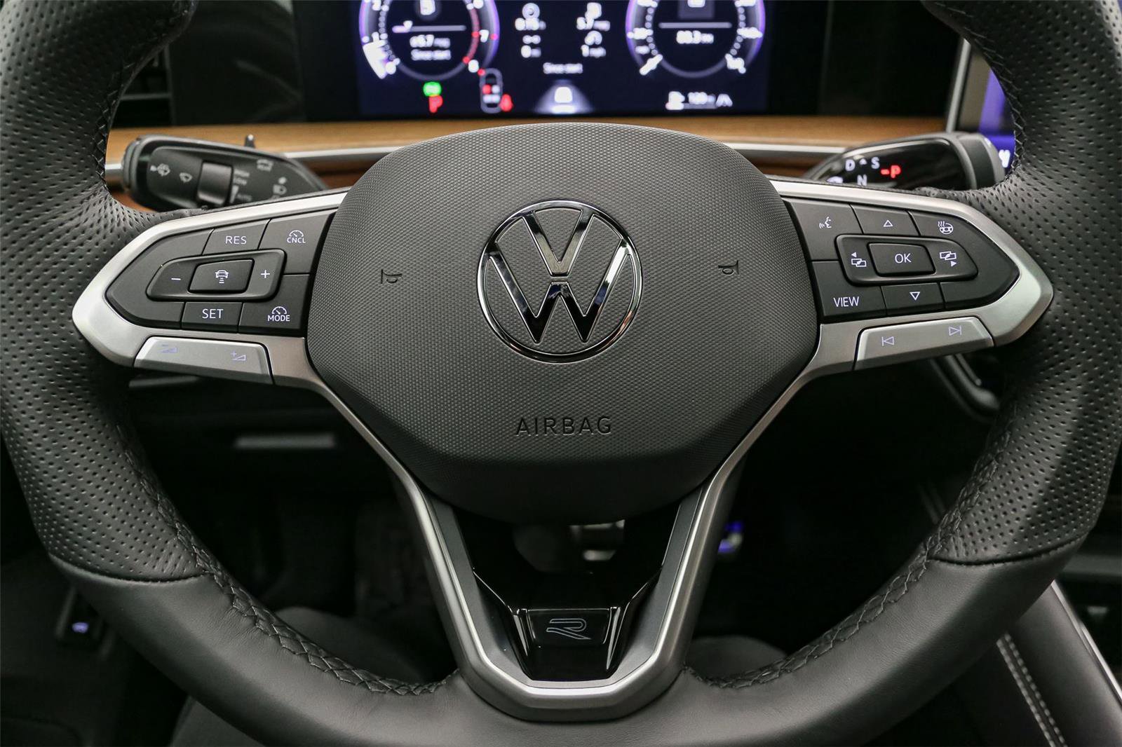 New 2026 Volkswagen Tiguan SEL R-Line AWD/4WD image 24