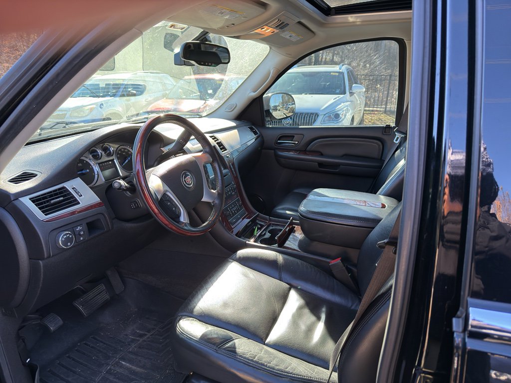 Used 2009 Cadillac Escalade ESV AWD image 9