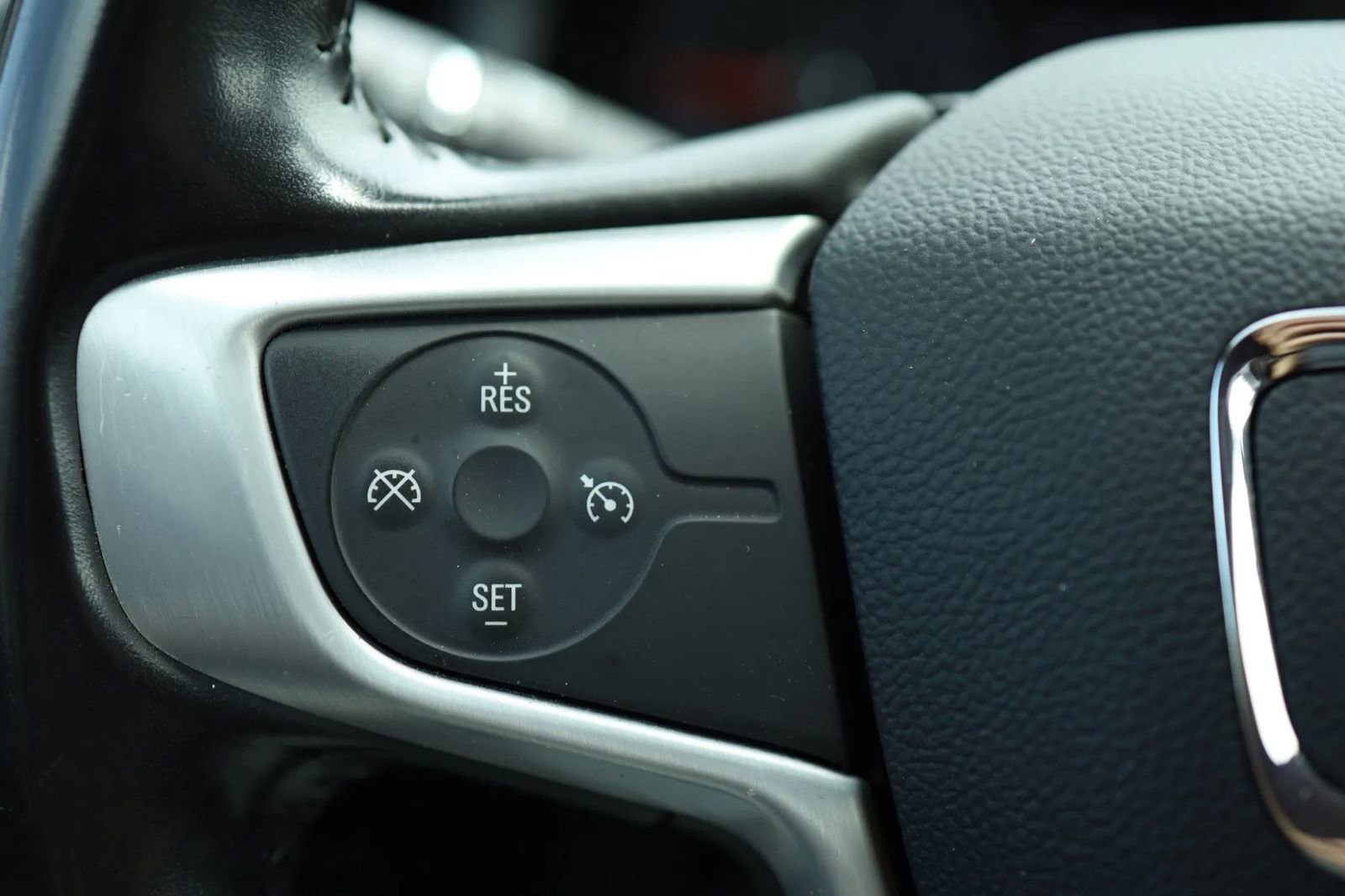 Used 2018 GMC Acadia SLE w/ LPO, Black Accent Package image 14