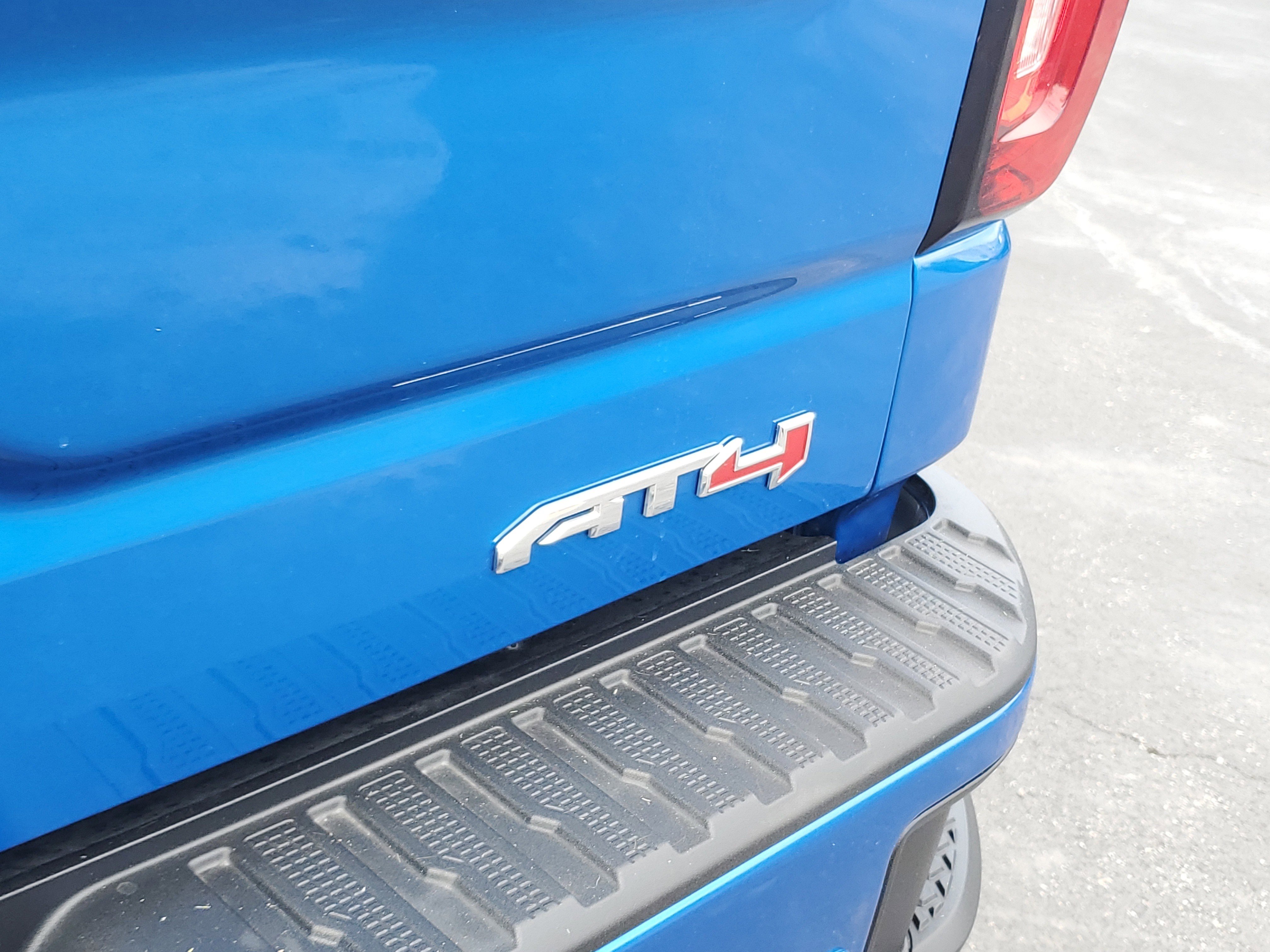 Used 2024 GMC Sierra 1500 AT4 w/ AT4 Premium Package image 6