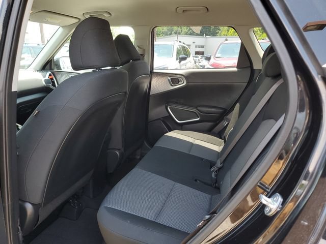 Used 2023 Kia Soul LX w/ LX Technology Package FWD image 12