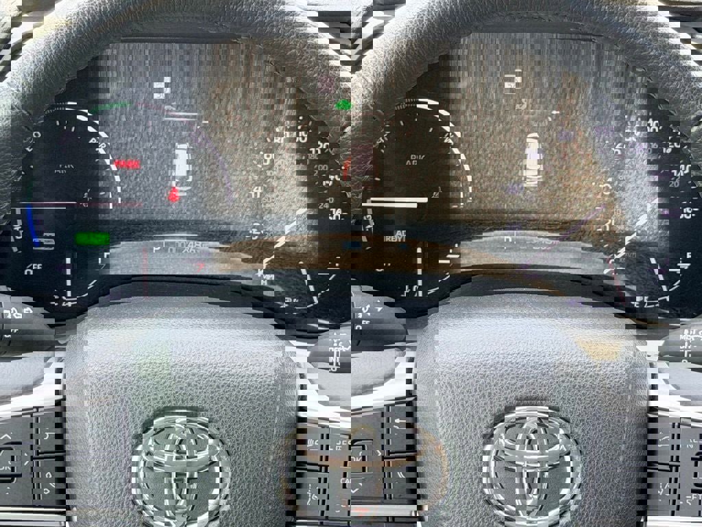 Used 2023 Toyota Sienna XLE image 23