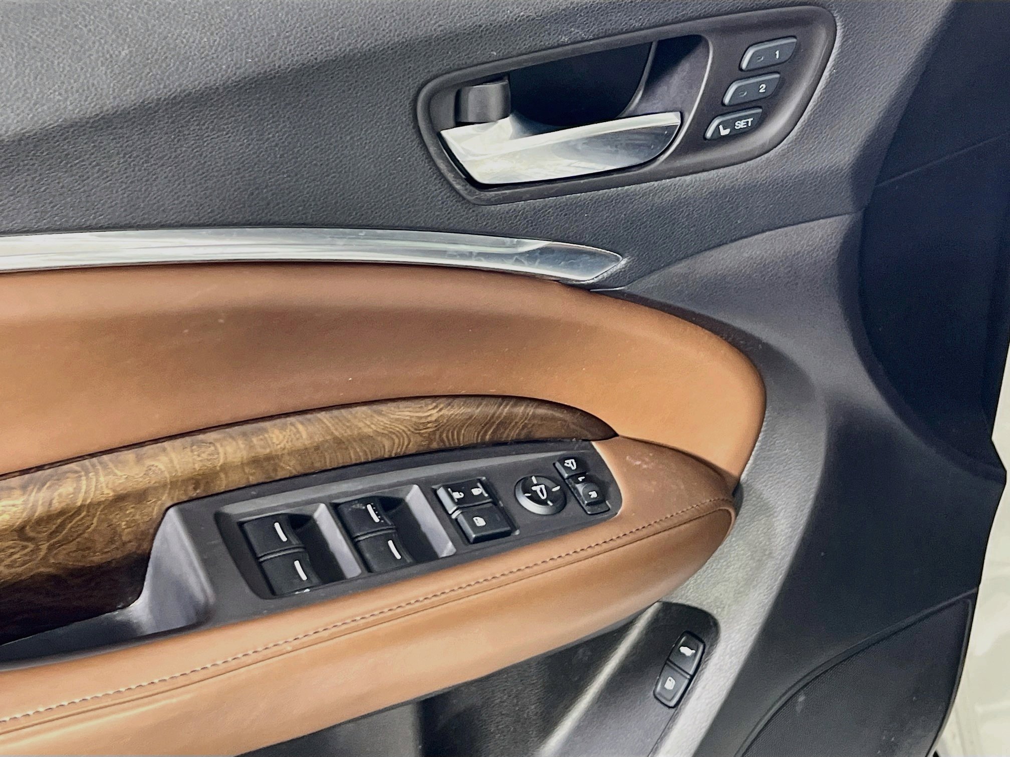 Used 2017 Acura MDX Sport Hybrid w/ Advance Pkg image 18