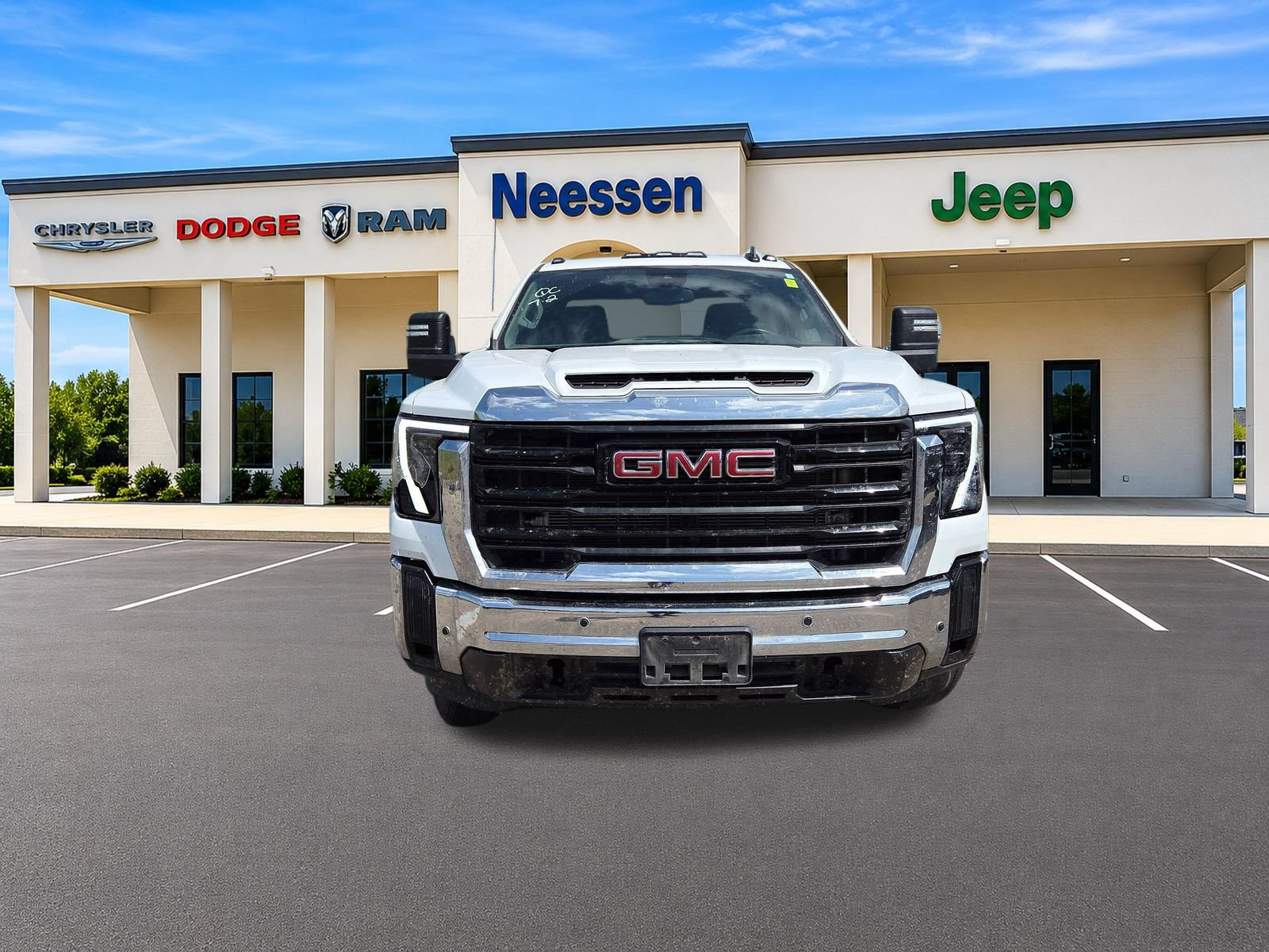 Used 2024 GMC Sierra 3500 Pro AWD/4WD image 2