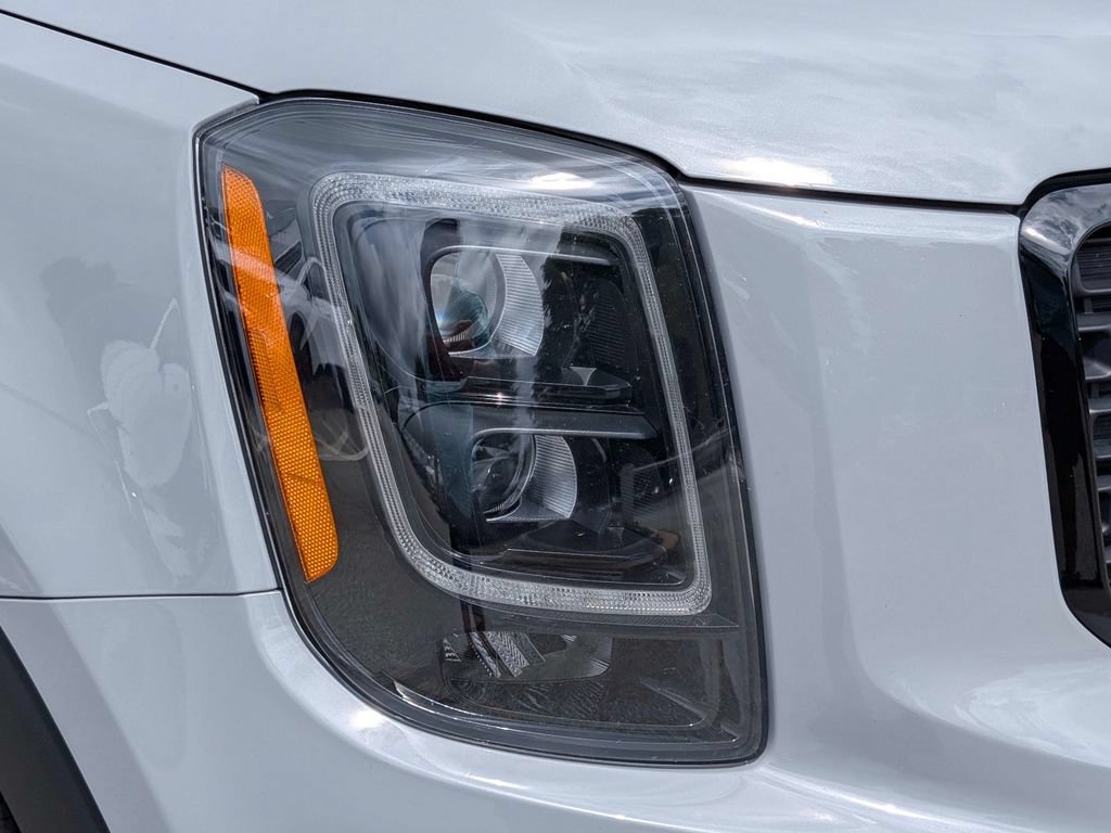 Certified 2022 Kia Telluride SX w/ SX Prestige Package AWD/4WD image 5