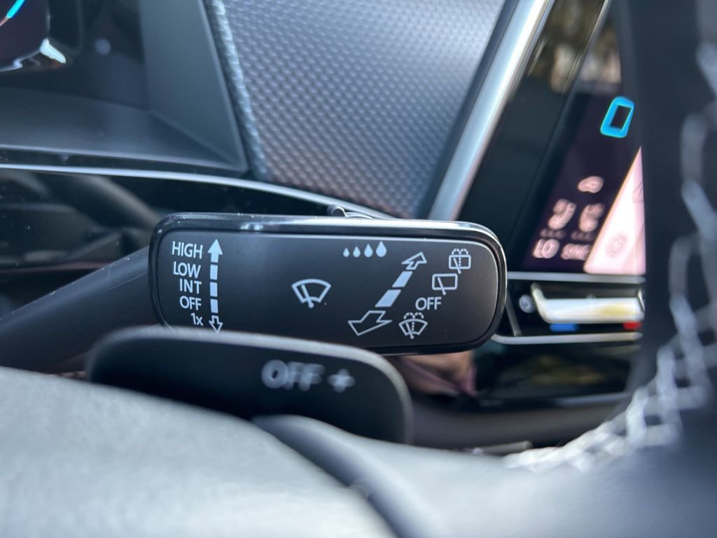 Used 2025 Volkswagen Atlas Cross Sport SEL image 24