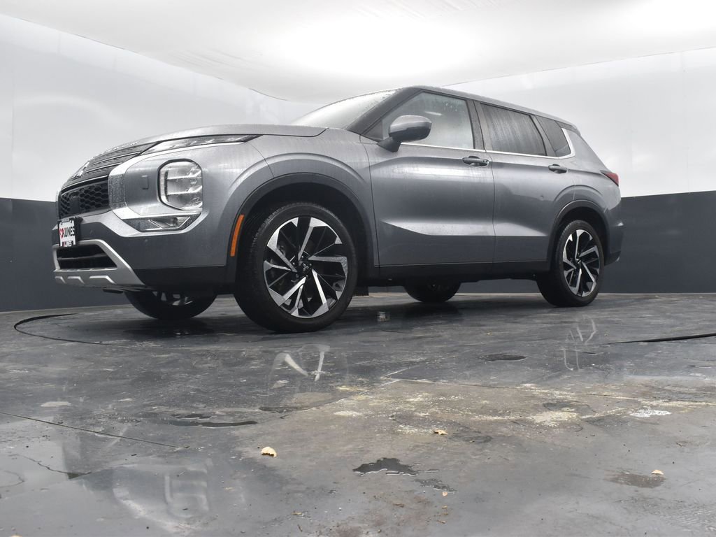 Used 2022 Mitsubishi Outlander SE image 54