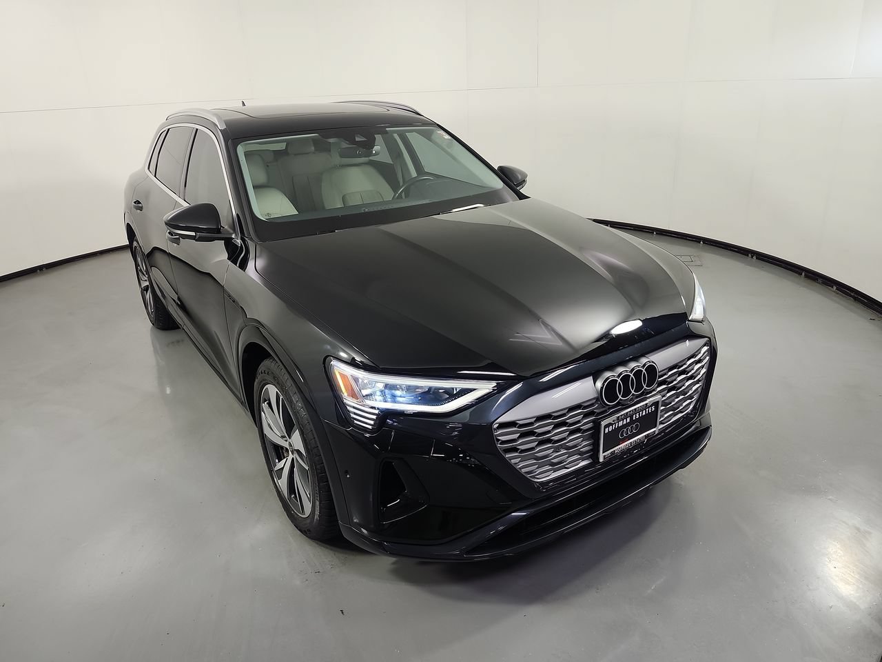Used 2024 Audi Q8 e-tron Premium Plus AWD/4WD image 32
