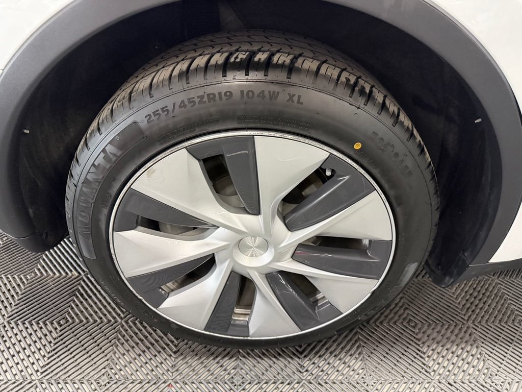 Used 2023 Tesla Model Y Long Range AWD/4WD image 19