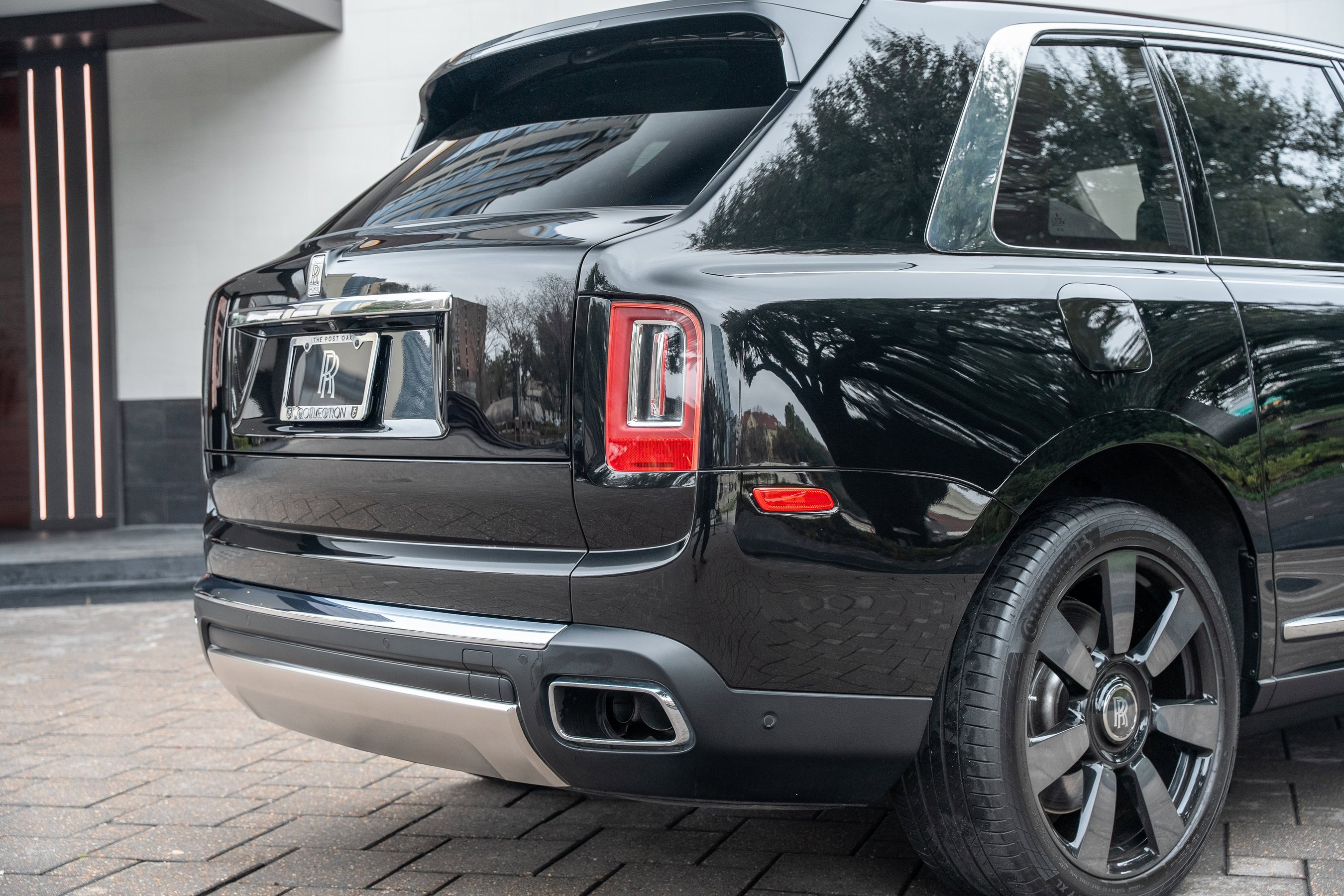 Used 2023 Rolls-Royce Cullinan w/ Cullinan Package image 54