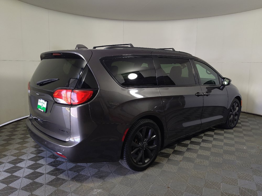 Used 2018 Chrysler Pacifica Limited w/ S Appearance Package FWD image 10